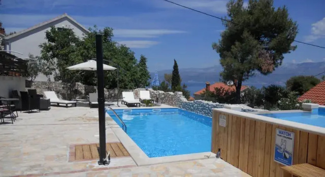 Apartments Lavanda, Prenota Appartamento Hotel a Croatian Islands con piscina, Piscina