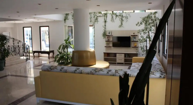 Bronze Hotel