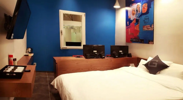 Hotel Galaxy Tour