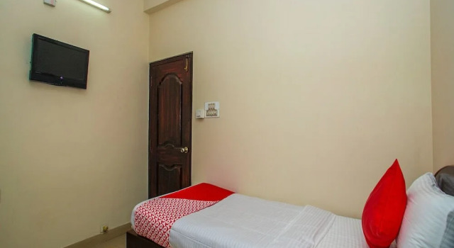 OYO 16661 E Foods, Rezervovat Hotel Kammasandra 