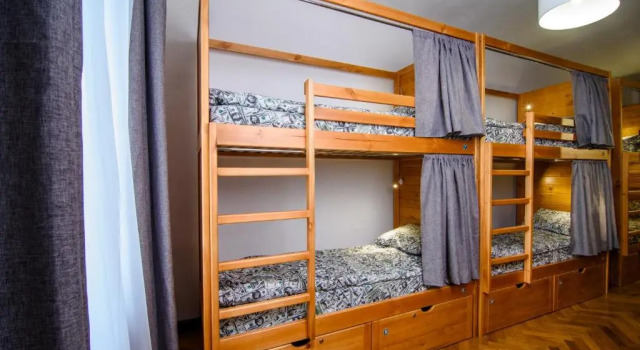 Кровать в общем номере Coffee Home Hostel