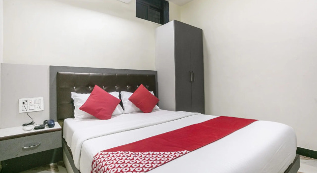 OYO 76305 Hotel A S Suite, Забронировать Отель Отели штата Махараштры 3 звезды, 3*