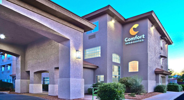Comfort Inn & Suites Sierra Vista near Ft Huachuca, Забронировать Отель Отели Сьерра-Виста с парковкой, Парковка