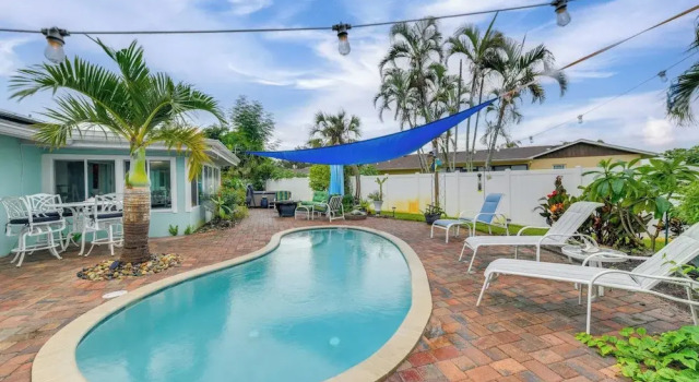Коттедж Private Hot Tub, Pool & Yard: Modern Bradenton Gem