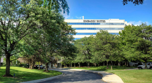 Люкс с 2 комнатами Embassy Suites by Hilton Detroit Troy Auburn Hills