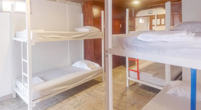 Wonderland Hostel By GB Collection