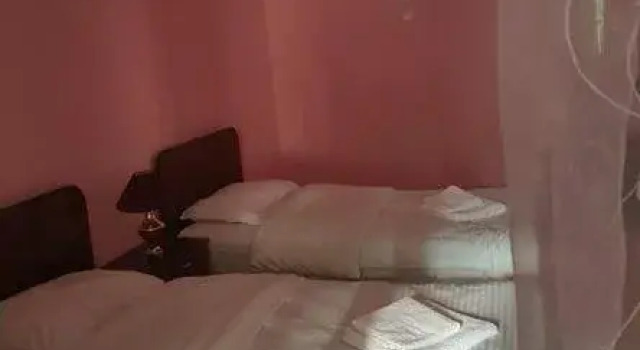 Nanuka & Shako, Prenota Hotel Kazbegi 