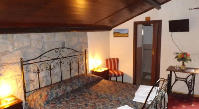 Трёхместный номер Standard с балконом Albergo Diffuso Borgo Santa Caterina "Vintage"