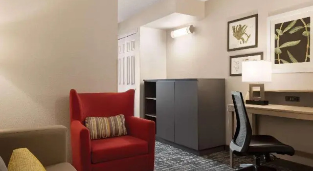 Четырёхместный люкс Country Inn & Suites by Radisson, St Cloud East, MN