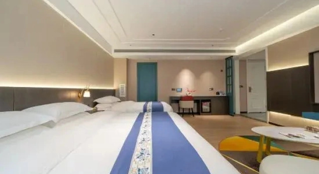 Suite Electric Machine Hotel