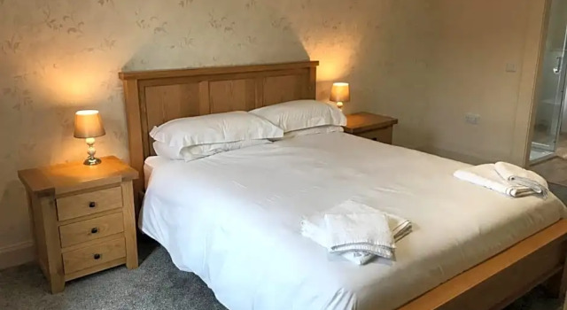 Commercial Hotel Dufftown, Book Hotel Hoteller i Dufftown med parkering, Parkering