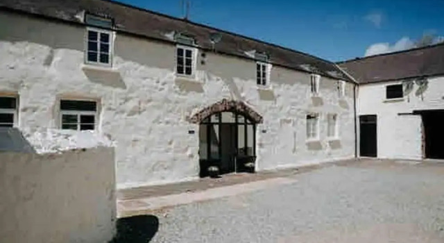 Courtyard Cottage With hot tub and Walled Garden, Забронировать Дом для отпуска Коттеджи Carmarthenshire, Коттедж