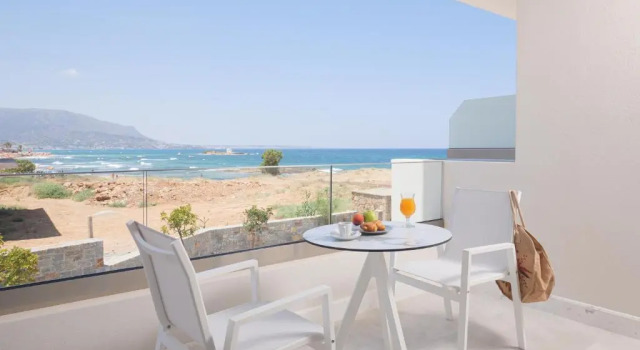 Люкс с частичным видом на море Pyrgos Blue