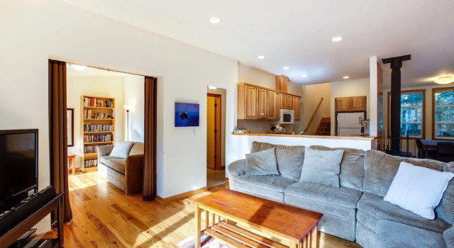 70MBR- Hot Tub - BBQ - Wi-Fi - Pets Ok - Sleeps 8, Réserver Maison de vacances Glacier États-Unis