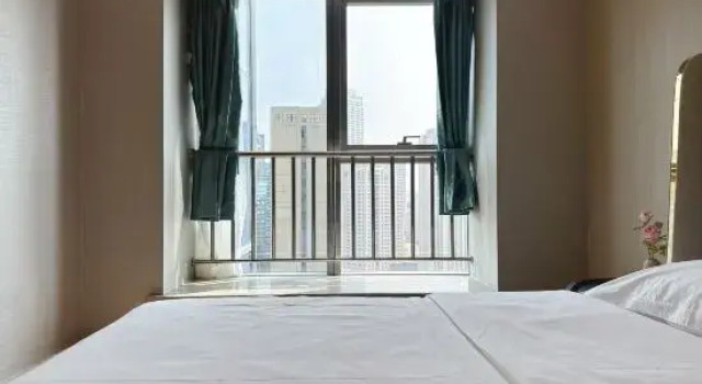 Люкс с 3 комнатами с видом на море Yuepeng Boutique Apartment (Dalian Harbour Plaza)
