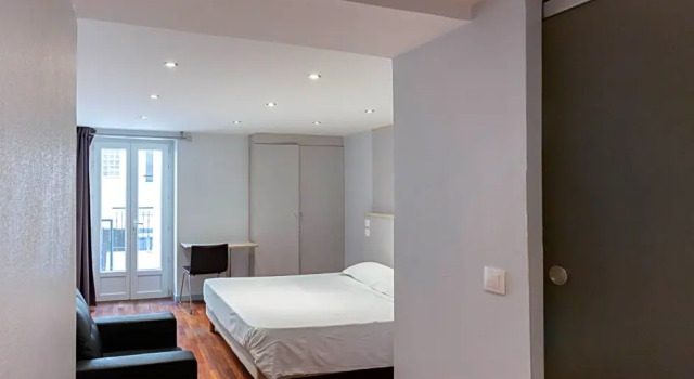 Номер Comfort Hotel Mimosa Paris