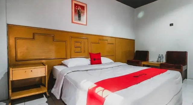 Номер Standard RedDoorz Plus near RSCM Jakarta