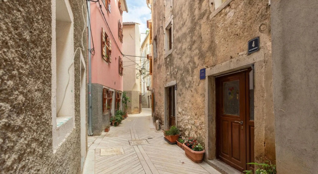 Beautiful Apartment in Cres With Wifi and 1 Bedrooms, Prenota Appartamento Hotel a Isole Quarnerine con parcheggio, Parcheggio