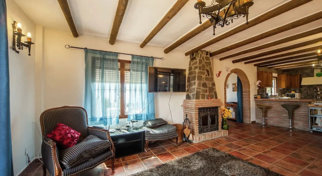 Spacious Cottage With Private Pool and Beautiful Views of Mountains and sea