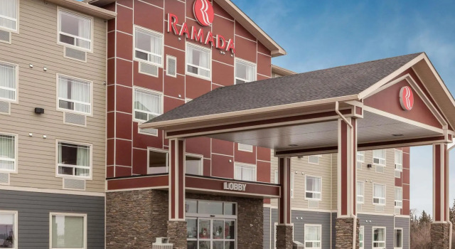 Четырёхместный номер Standard Ramada by Wyndham Grassland