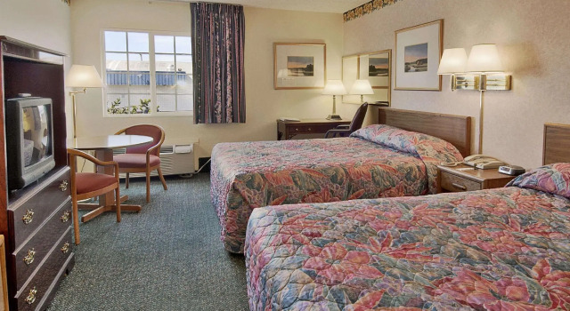 Четырёхместный номер Standard Days Inn by Wyndham Mt. Vernon