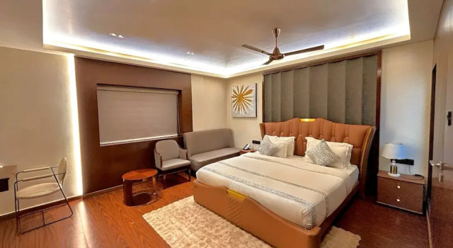 Номер Executive The Long D Hotel Surat Airport Rd