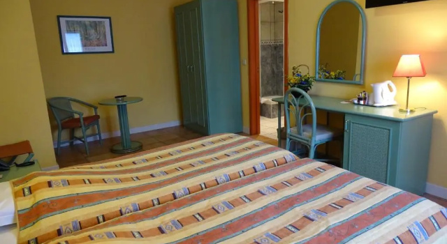 Четырёхместный номер Standard Hotel Le Relais de Pommard