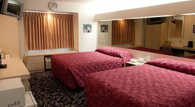 Четырёхместный номер Deluxe Motel 6 McAlester OK - South