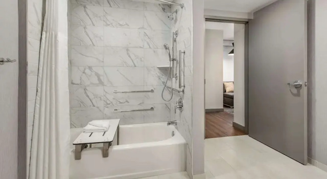 Четырёхместный номер Standard Hyatt Place Newark-Main Street