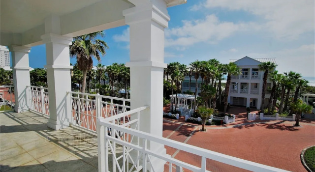 Коттедж Kar - Private House Just Steps From Beach Access 4 Bedroom Home by RedAwning
