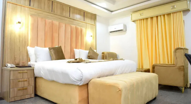 Номер Ambassador Immaculate Excellence Luxury Hotel