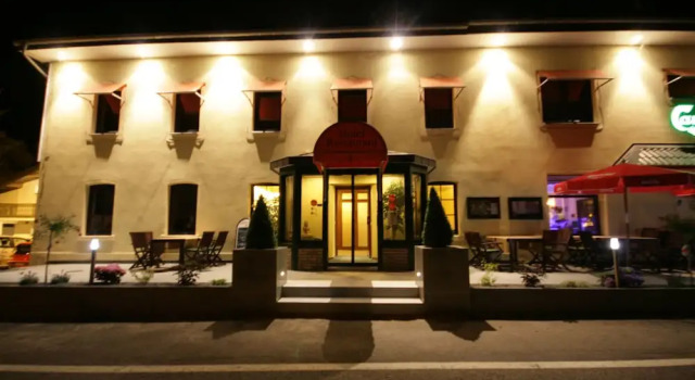 Hotel Val de lOur, Забронировать Отель Отели в центре Бург-Ройланд, в центре