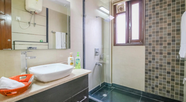 Hostie Sarvada-3 BR Apt, South Delhi GK-2, Забронировать Отель Отели Нью-Дели 4 звезды, рядом с Рынок М-Блок, 4*