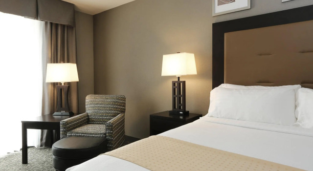 Номер Standard Holiday Inn and Suites East Peoria by IHG