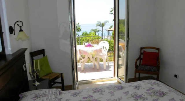 2 bedrooms house at Maratea 500 m away from the beach with sea view enclosed garden and wifi