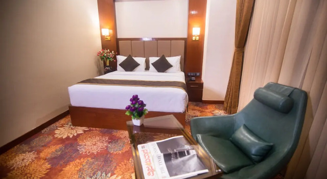 Номер Deluxe Kingston Hotel