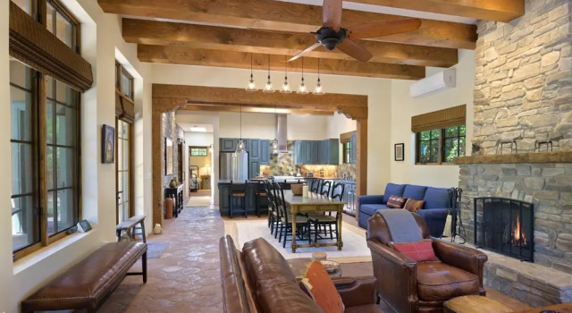 Casa Cuervo - Luxury Home With Gorgeous Amenities a Block off Canyon Rd, Varaa Lomakoti Santa Fe New Mexico