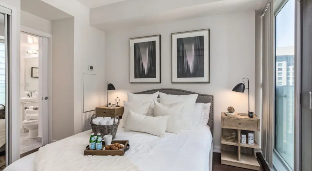 12 York St Condo - Financial District