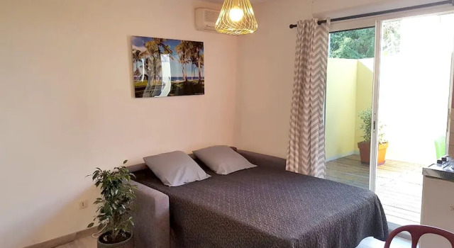 Studio In Saint Denis With Enclosed Garden And Wifi 34 Km From The Beach, Rezervați Apartament Apartamente în Saint-Denis, Apartament