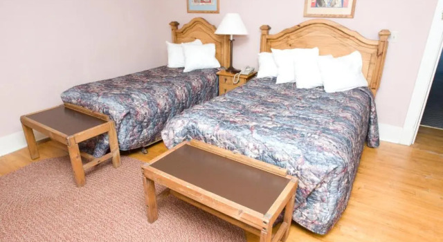 Четырёхместный номер Standard Glacier Park Lodge