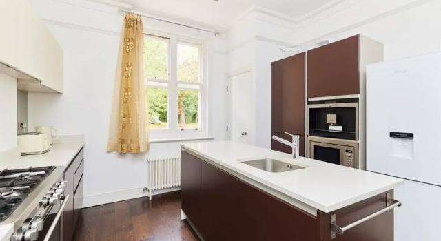 Коттедж The Woolwich Retreat - Enticing 5bdr House With Parking