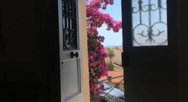 Appartement central des terres chaudes proche bord de mer, Забронировать Апартаменты/квартира Отели Ментон с парковкой, Парковка