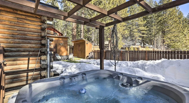 Коттедж Dog-friendly Kings Beach Log Cabin w/ Hot Tub!