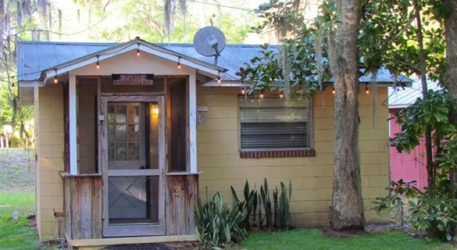 Yearling Restaurant and Cabins, Buchen Sie Ferienhaus Cross Creek Florida