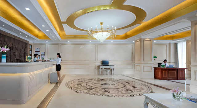 Vienna Hotel (Huidong Jilong), Boek Hotel Hotels in Guangdong met parkeren, Parkeren