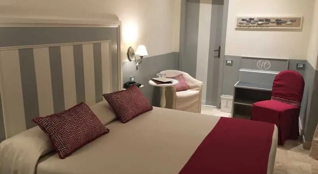 Hotel La Colonnina, Забронировать Отель Монтероссо-аль-Маре Чинкве-Терре