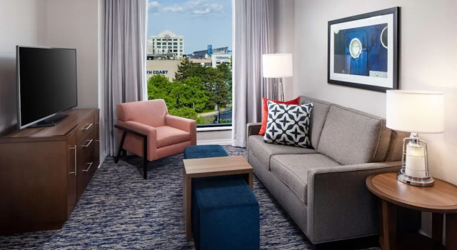 Четырёхместный люкс c 1 комнатой Homewood Suites by Hilton Boston Seaport District