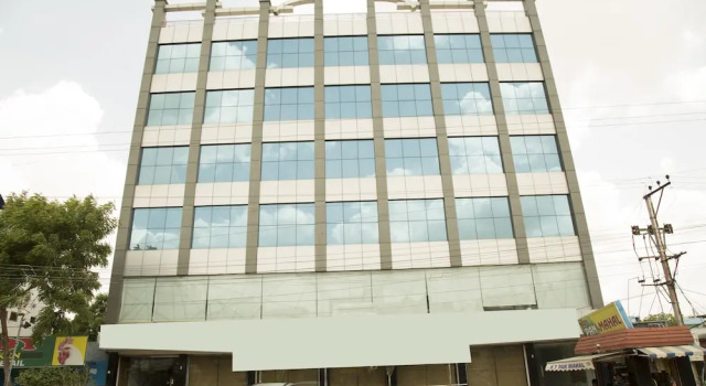 OYO 6130 Hotel N7, Rezerwuj Hotel Surūrnagar 