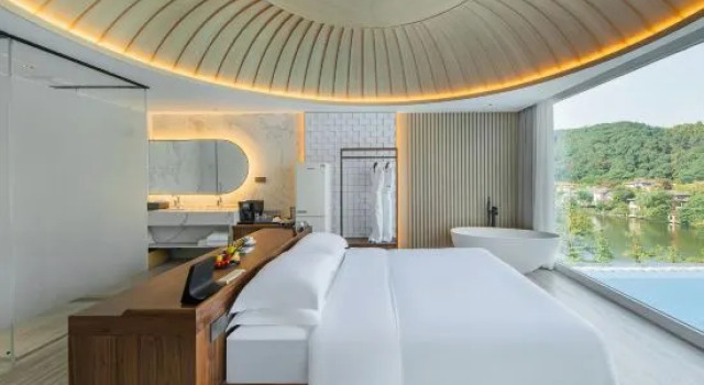 Люкс с 2 комнатами с видом на озеро Moganshan Sky Swimming Pool Resort