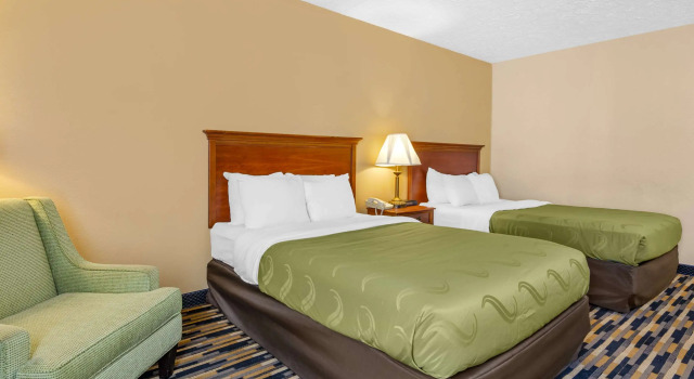 Четырёхместный номер Standard Quality Inn near Martinsville Speedway